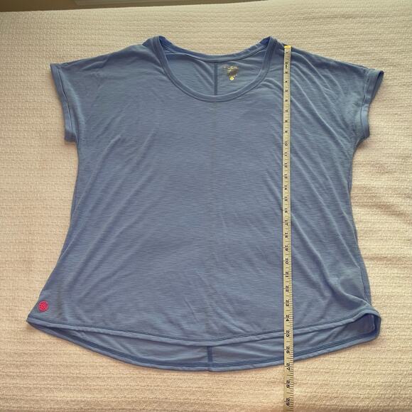 XL Lilly Pulitzer Luxletic Bryana Short-Sleeve Scoop-Neck Tee in Blue Peri - Picture 7 of 7